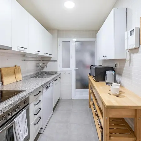 Coastal Escape & Sea Views By Hostlovers Apartamento
